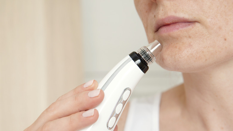 Как Вакуум технологията успешно почиства кожата на лицето?
